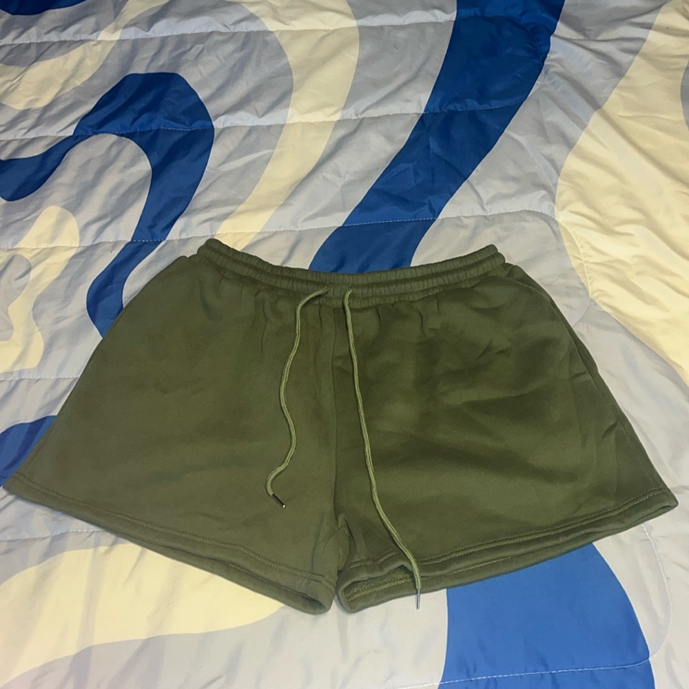 Never worn women’s sweatpants material shorts size XL